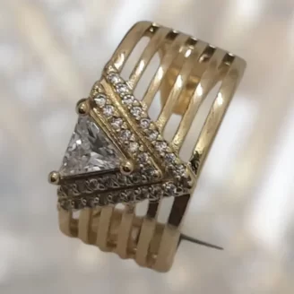 TriLuxe Radiance Ring