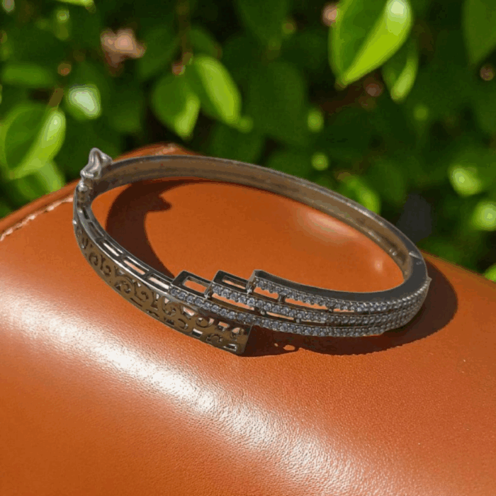 Regal Harmony Gold Bangle (2)